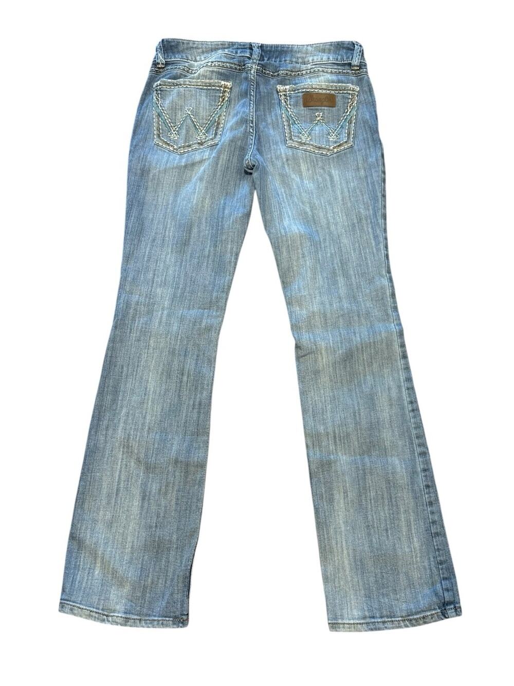 Wrangler Boot Cut Jeans in a Women’s 9/34 with W Embroidered Pockets